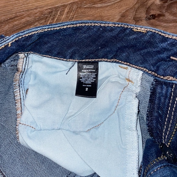 EXPRESS SHORTS - Picture 3 of 3